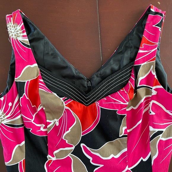 NINE WEST Woman’s Sleeveless Tropical Print with Ribbed Trim Sweetheart Neck 8 - Picture 5 of 8